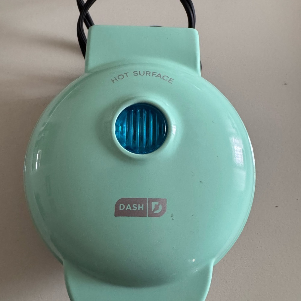 Dash Mini Maker Griddle in turquoise